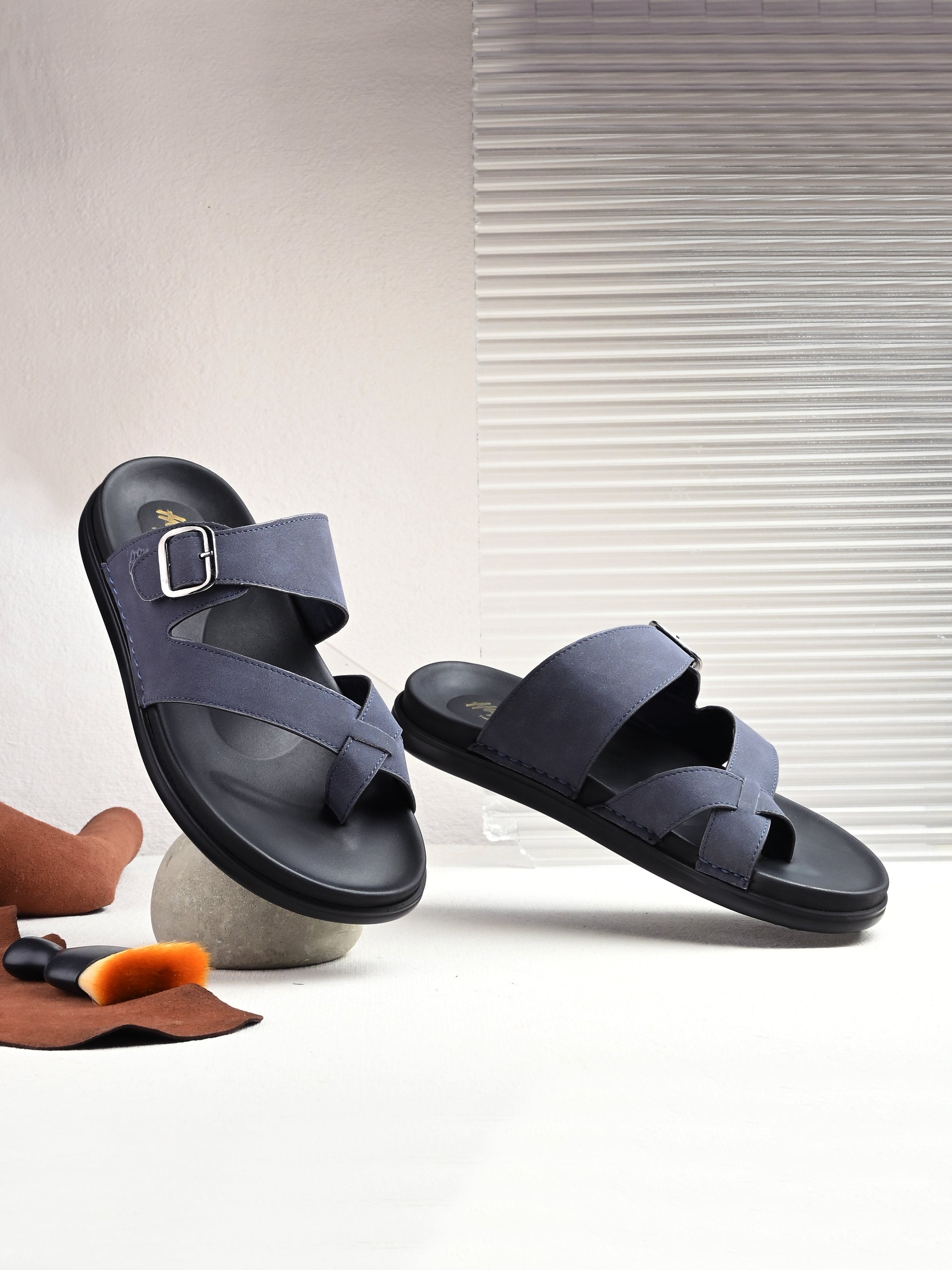 Hitz Men's Blue Leather Toe-Ring Slippers